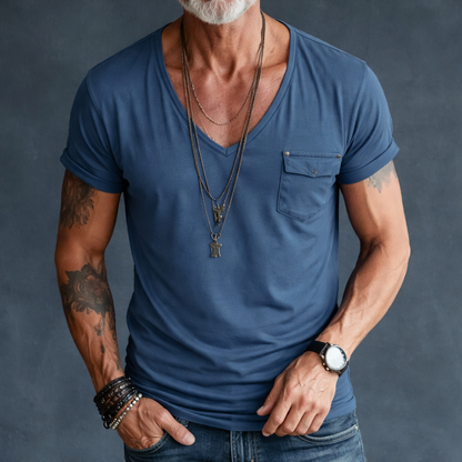Leo – Męski t-shirt z dekoltem V i kieszenią na piersi