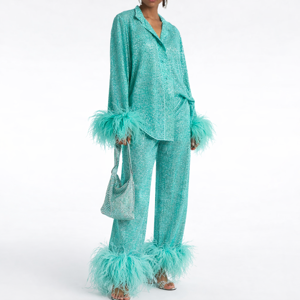 Ariana – Damski wieczorowy komplet z piórzanymi wykończeniami i metalicznym połyskiem