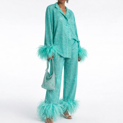 Ariana – Damski wieczorowy komplet z piórzanymi wykończeniami i metalicznym połyskiem