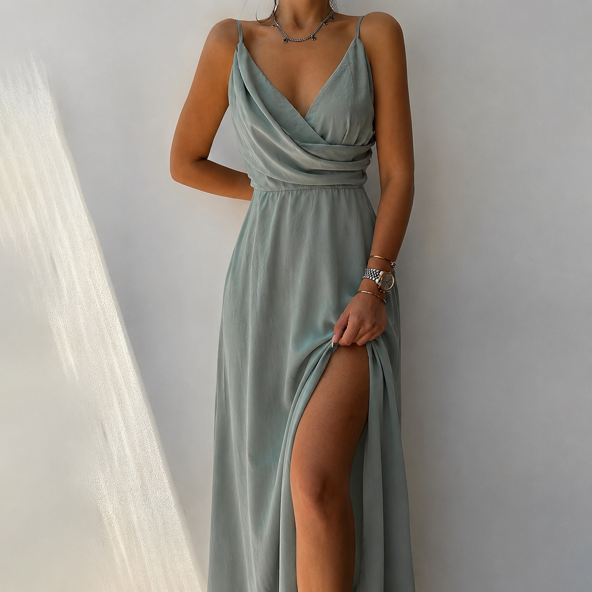 Aria – Elegancka satynowa sukienka maxi na ramiączkach dla kobiet