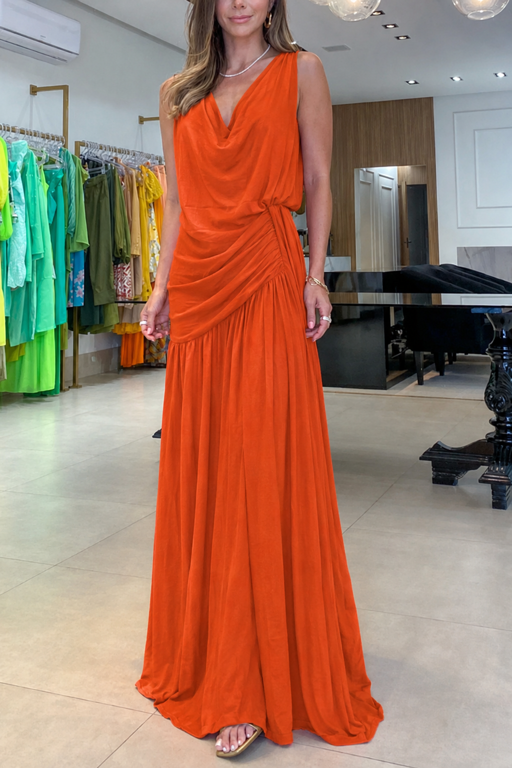 Christina – Elegancka sukienka maxi z odkrytym ramieniem