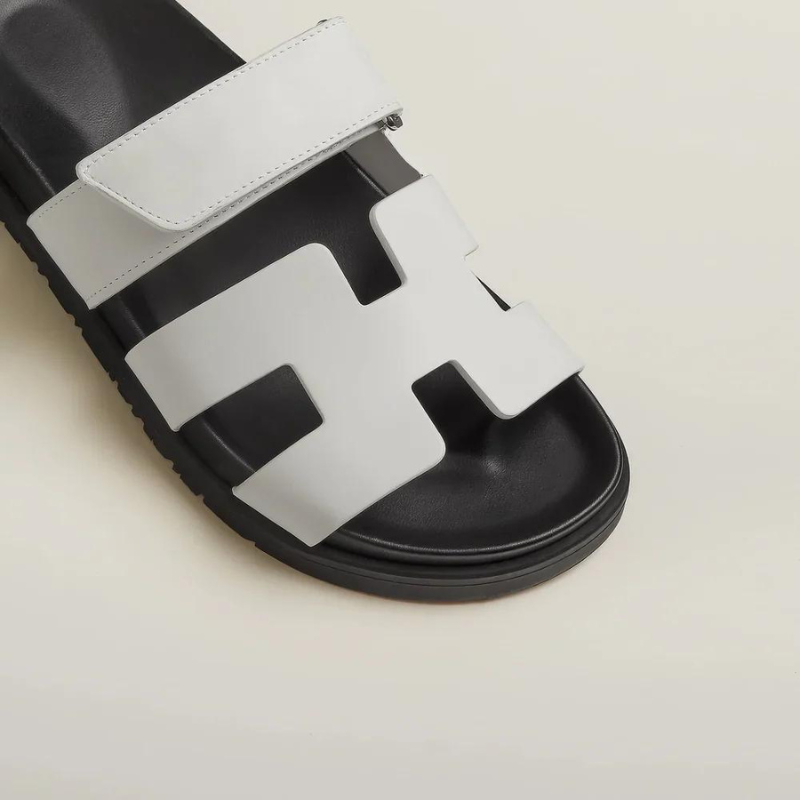 Lucía – Designerskie sandały z szerokimi paskami