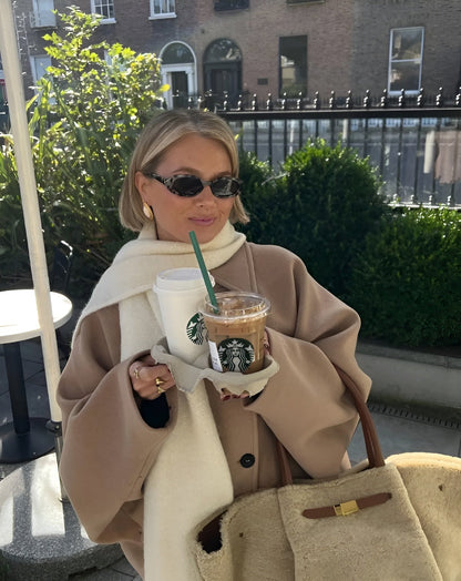 Elena – Stylowy oversize płaszcz damski z guzicznym zapięciem