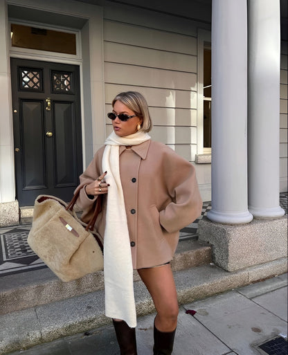 Elena – Stylowy oversize płaszcz damski z guzicznym zapięciem