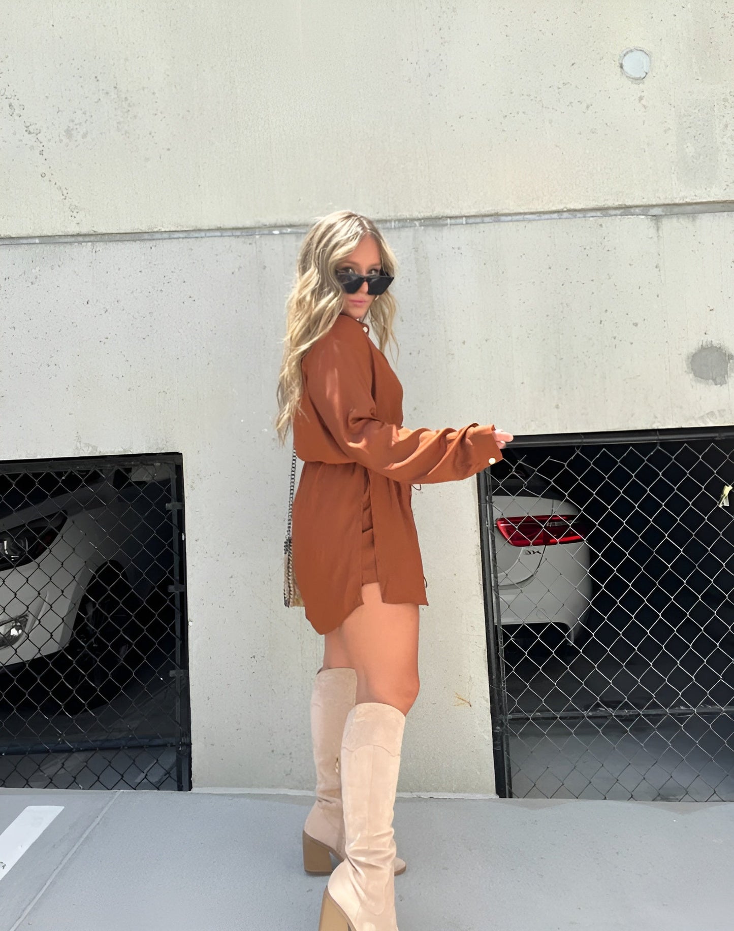 Amelia – Elegancka koszulowa sukienka damska z wiązaniem w talii