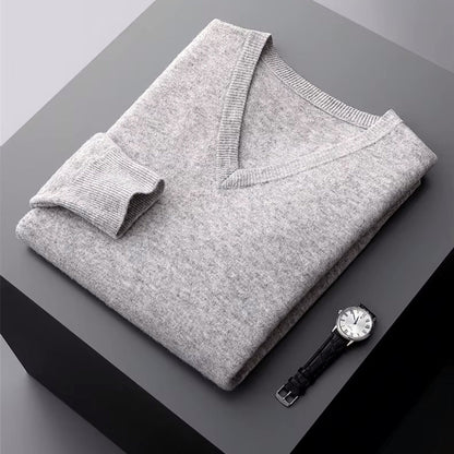 Adrian – Męski sweter z dekoltem V o miękkiej, przytulnej dzianinie