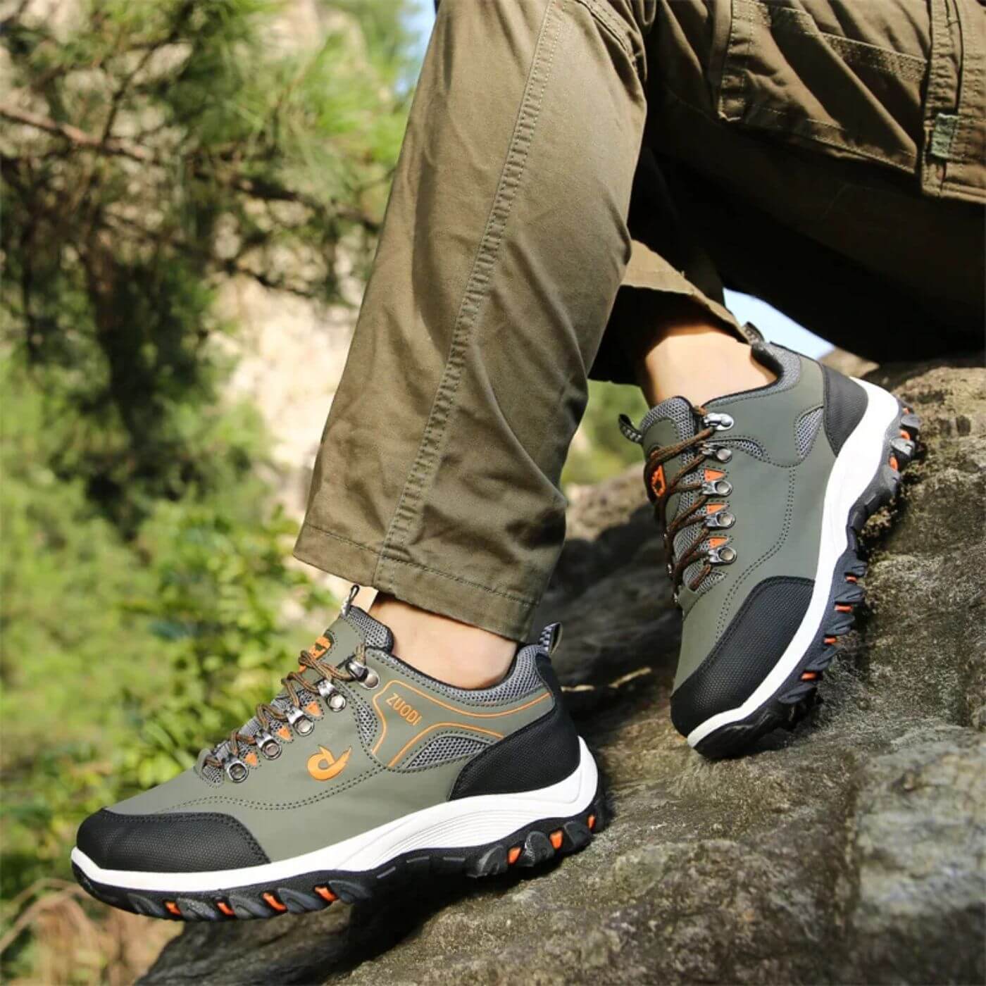 Orion - Buty sportowe męskie trekkingowe z czerwonymi detalami