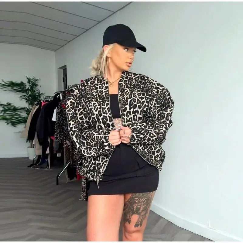 Leona - Kurtka damska w panterkę oversize z długim rękawem