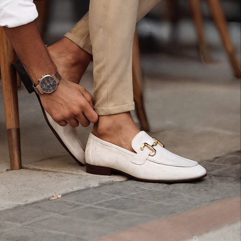 Valentino – Eleganckie mokasyny męskie z metalową klamrą