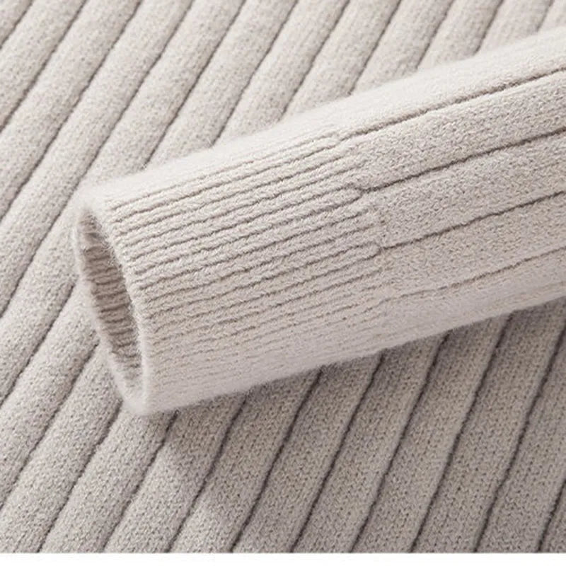 Adrian – Męski sweter z prążkowanej dzianiny