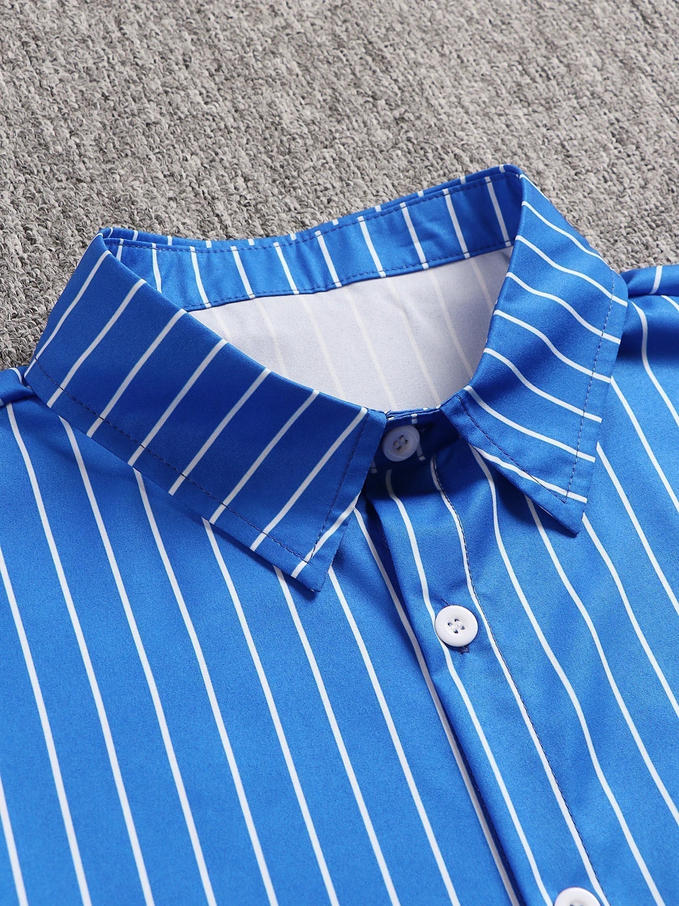Arthur – Smukła koszula męska w pionowy wzór smart casual