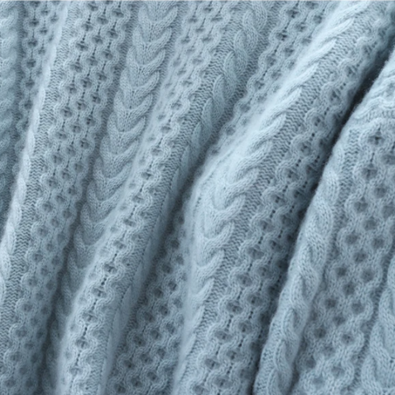 Lidia – Pleciony Golfowy Sweter Damski