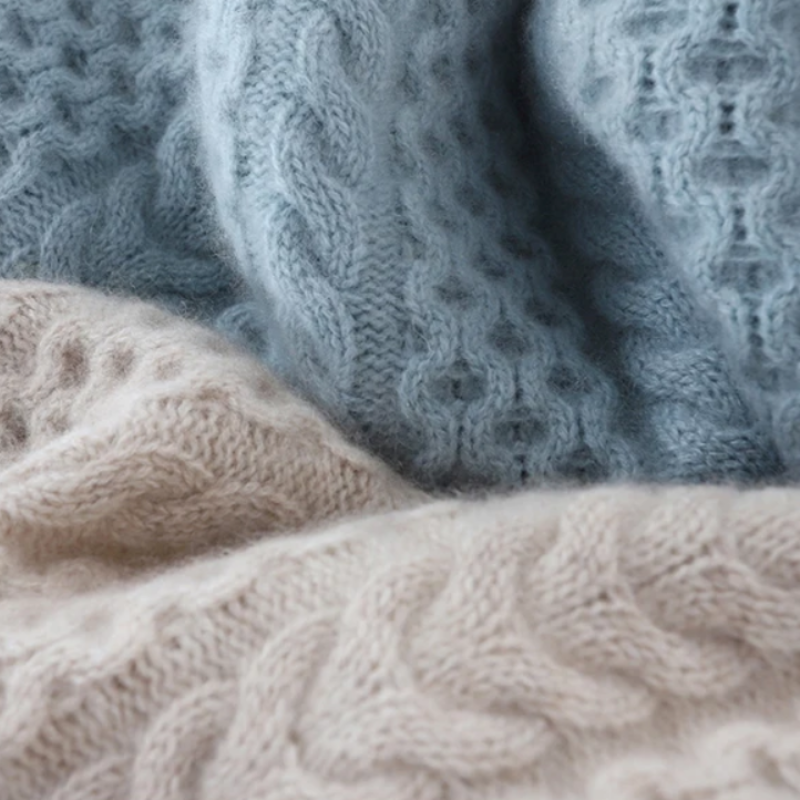 Lidia – Pleciony Golfowy Sweter Damski