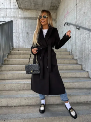 Layla – Elegancki długi płaszcz damski o klasycznym kroju
