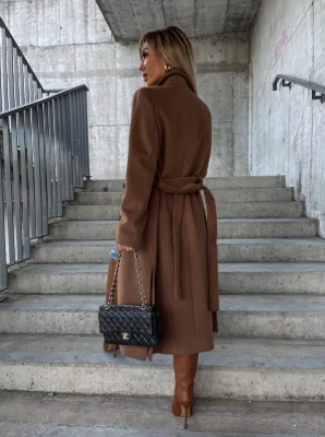 Layla – Elegancki długi płaszcz damski o klasycznym kroju