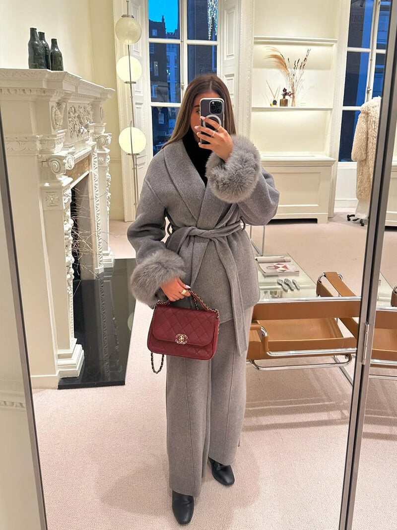 Valeria – Elegancki płaszcz z futrzanymi mankietami damski
