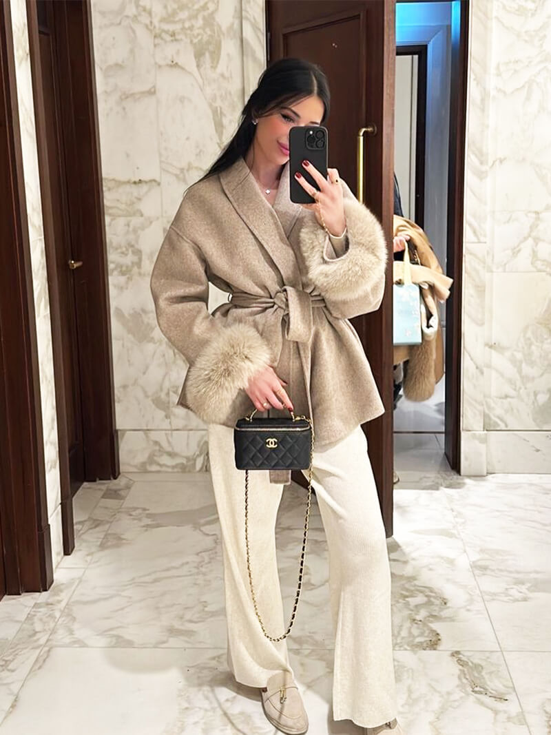 Valeria – Elegancki płaszcz z futrzanymi mankietami damski