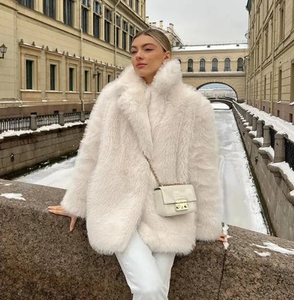 Florence – Luksusowy płaszcz damski z miękkim futrzanym wykończeniem