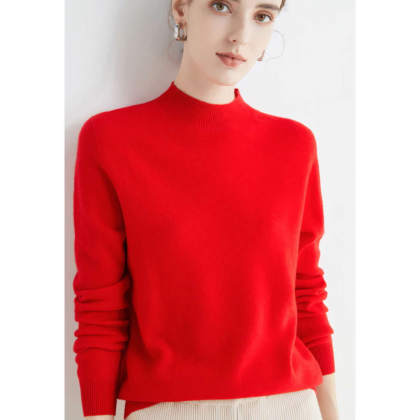 Amelia - Damski sweter biały z półgolfem