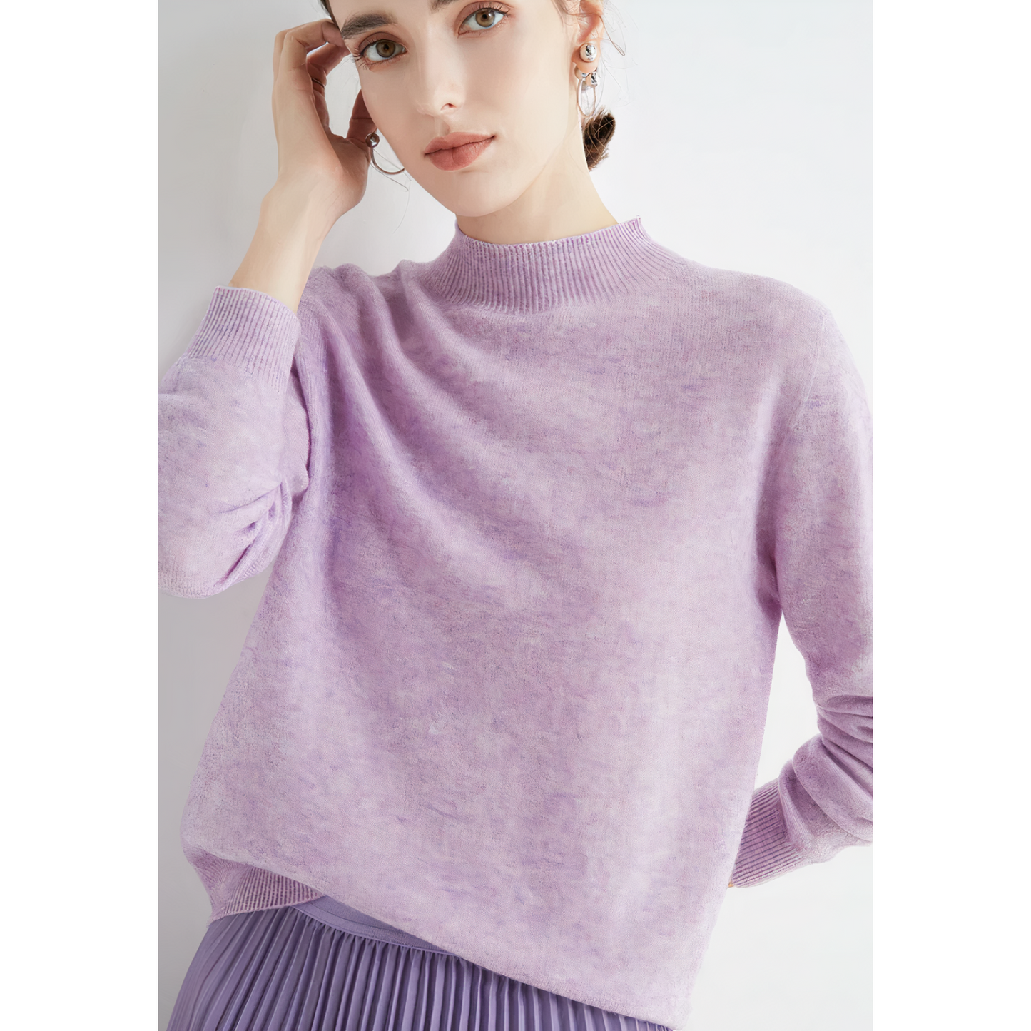 Amelia - Damski sweter biały z półgolfem
