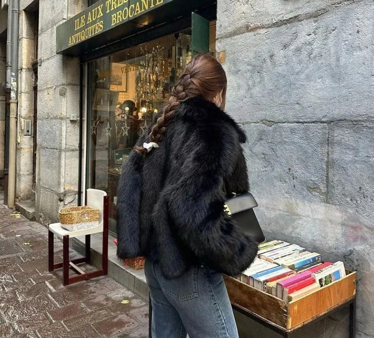 Sofía – Luksusowa krótka kurtka damska z miękkim futrzanym wykończeniem