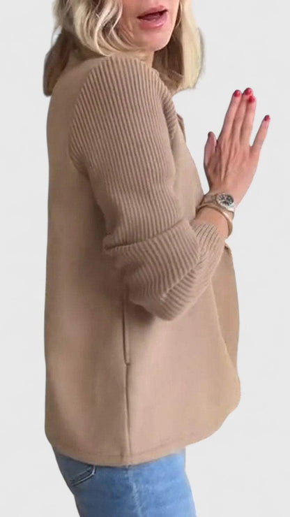 Marisela – Krótki płaszcz z podwójnym zapięciem i dzianinowymi rękawami