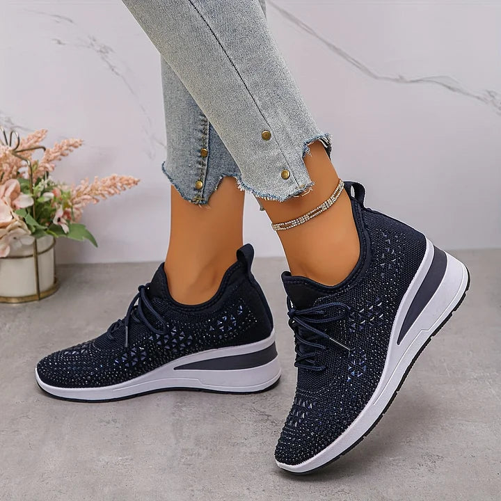 Amelia - Damskie białe sneakersy z kryształkami
