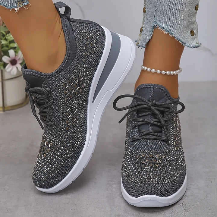 Amelia - Damskie białe sneakersy z kryształkami