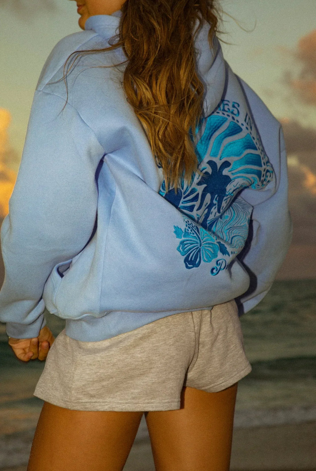 Hoodie damski luźny z nadrukiem - 4 - Livia-Moda