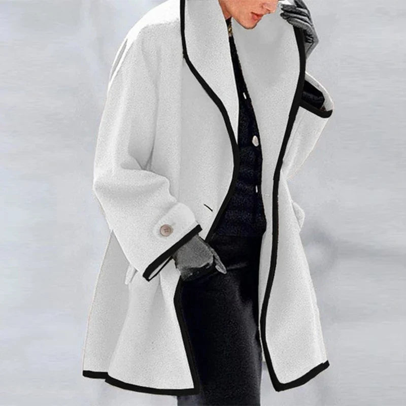 Damski płaszcz o kroju oversize z eleganckimi kontrastowymi wykończeniami - J&B; - 2 - Livia-Moda