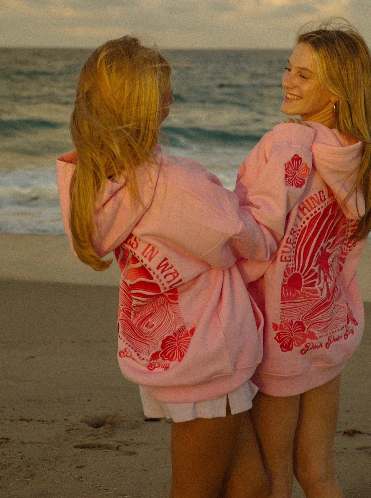 Hoodie damski luźny z nadrukiem - 2 - Livia-Moda