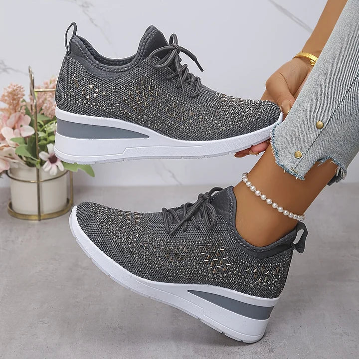 Amelia - Damskie białe sneakersy z kryształkami