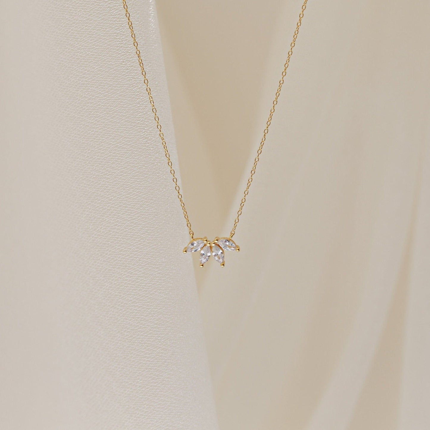 Anja – Elegant Minimalist Floral Necklace - Image 5
