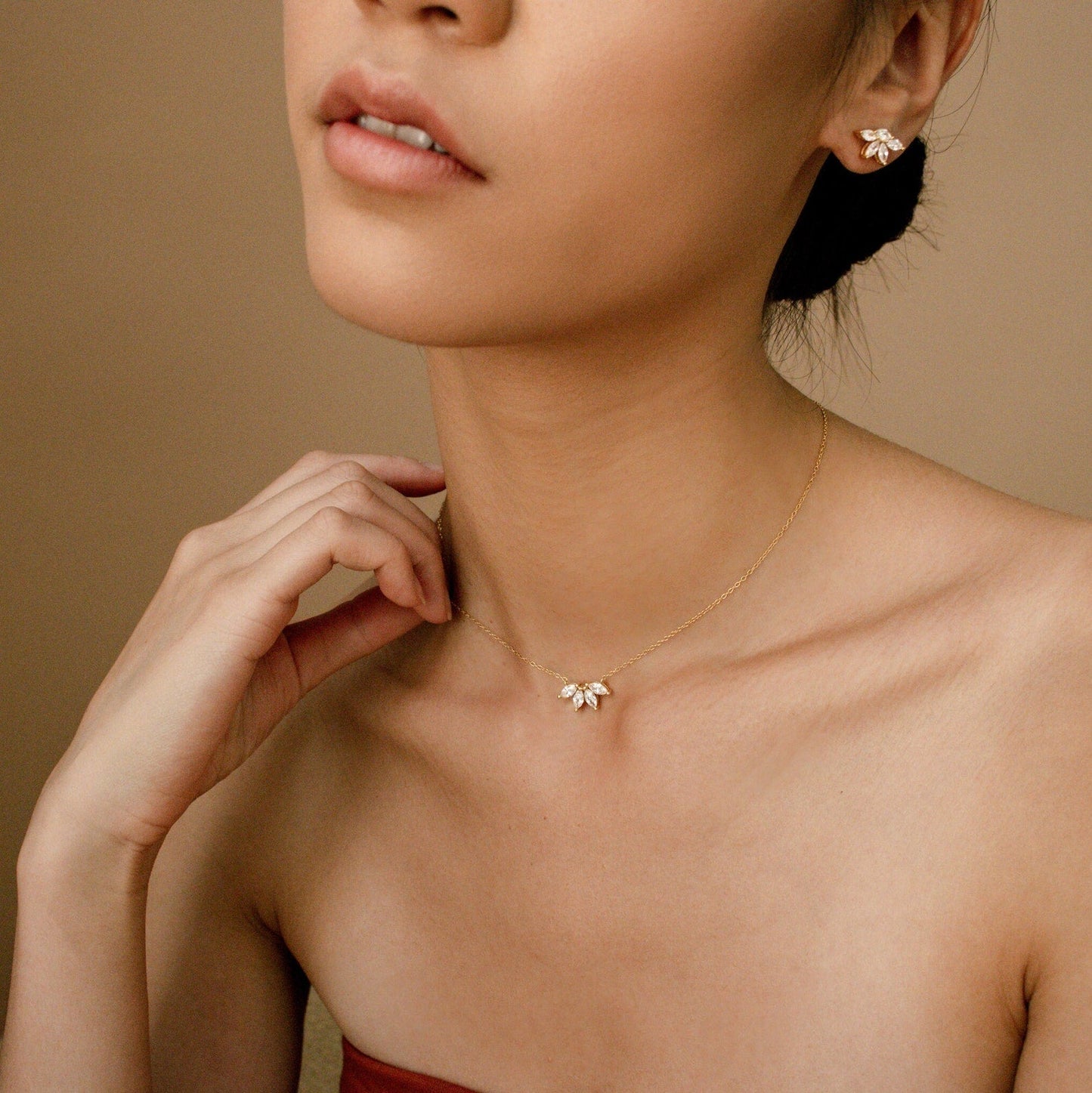 Anja – Elegant Minimalist Floral Necklace - Image 3