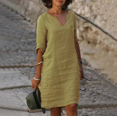 Clara – Damska sukienka o prostym kroju z dekoltem V