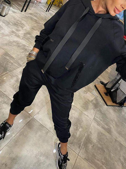 Karolina – Stylowy dres damski z kapturem o luźnym kroju