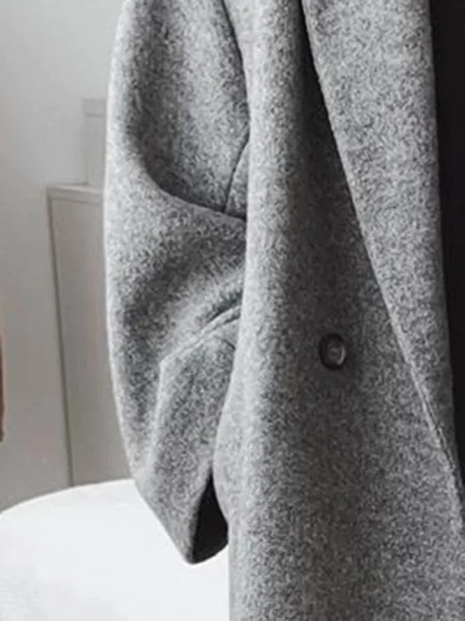 Płaszcz damski o luźnym kroju z dwurzędowym zapięciem i eleganckim wykończeniem | L&V - 4 - Livia-Moda
