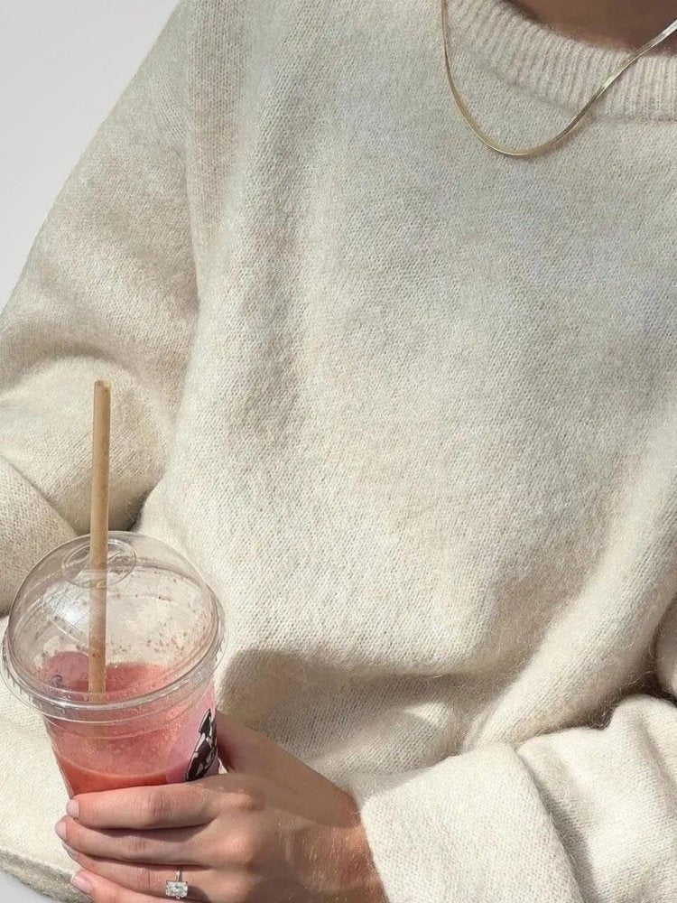Damski sweter oversize z luźnym krojem i podwiniętymi mankietami | L&V - 2 - Livia-Moda