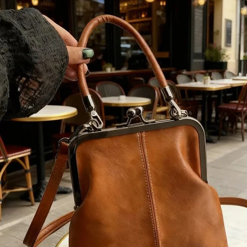 Damska torebka z elegancką ramką i teksturowanym wykończeniem | L&V - 2 - Livia-Moda