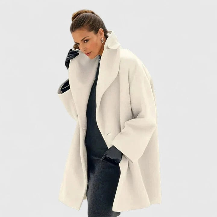 Płaszcz damski o kroju oversize z szerokim kołnierzem i luźnym fasonem | L&V - 6 - Livia-Moda