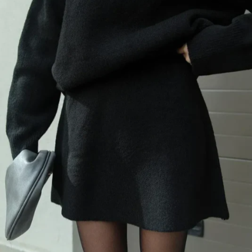 Natalia – Dzianinowy Komplet Damski z Oversize Swetrem i Spódnicą