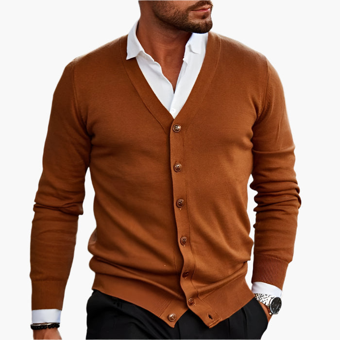 Męski sweter z dekoltem w serek, zapięciem na guziki z przodu i kieszeniami - J&B; - 4 - Livia-Moda