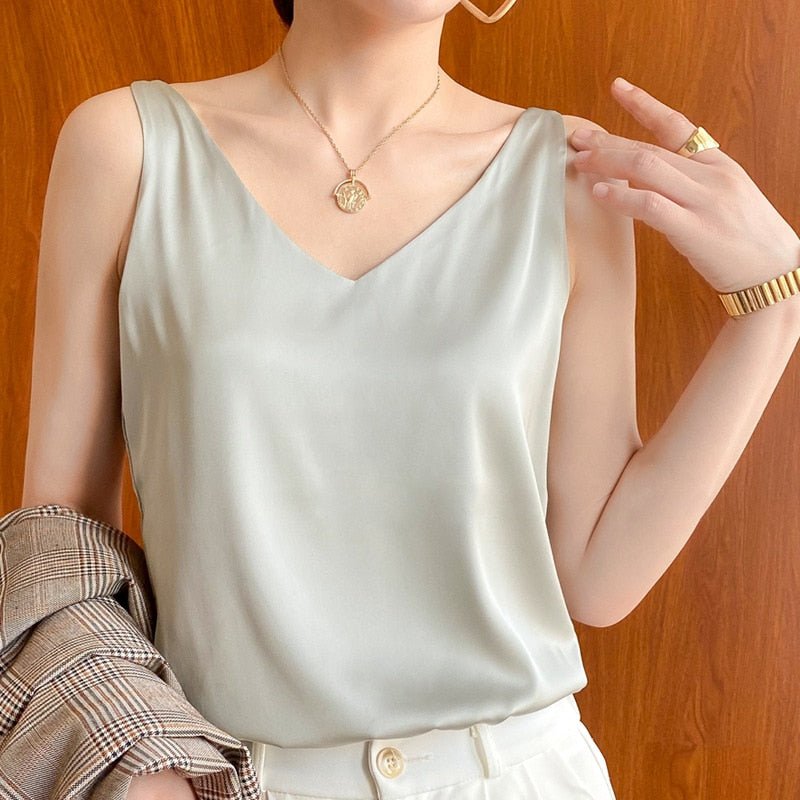 Clara – Stylowy damski top z dekoltem w serek