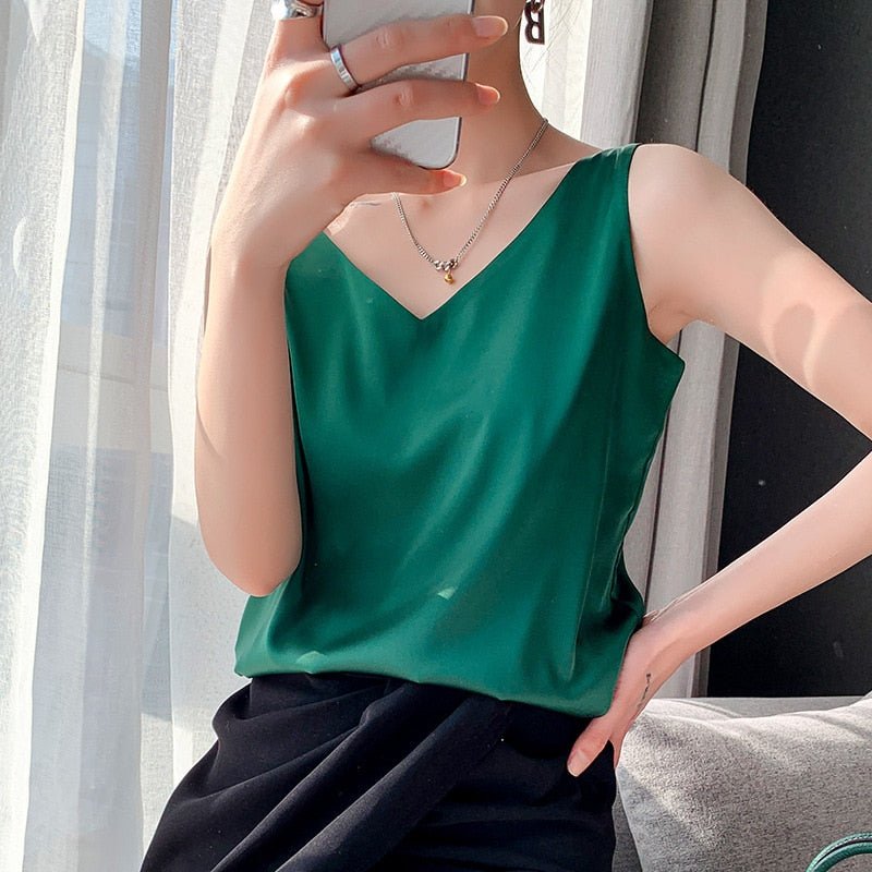 Clara – Stylowy damski top z dekoltem w serek