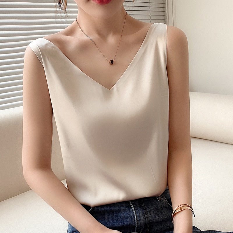 Clara – Stylowy damski top z dekoltem w serek