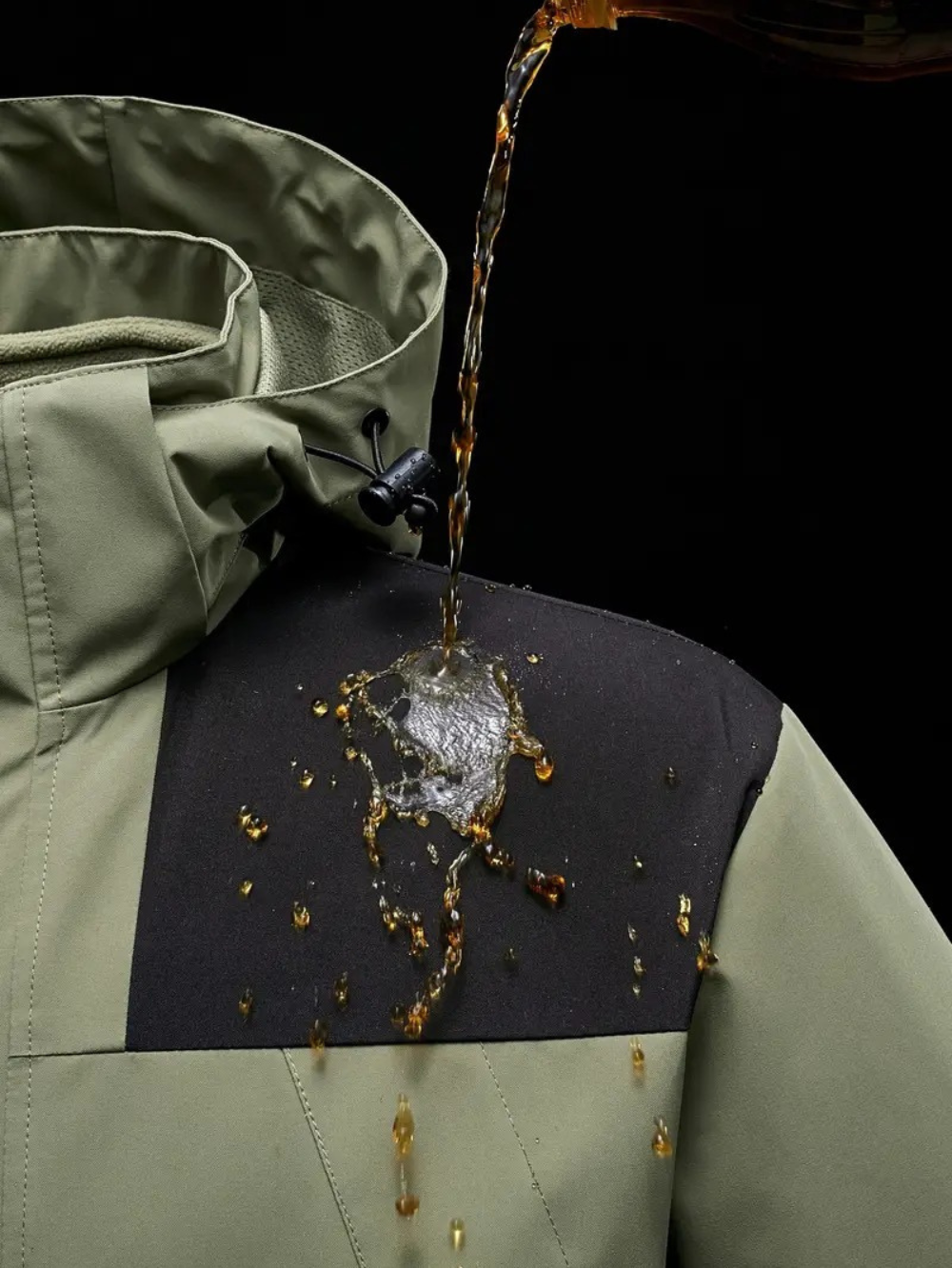 Noah – Funkcjonalna kurtka męska outdoorowa z kapturem i warstwową konstrukcją